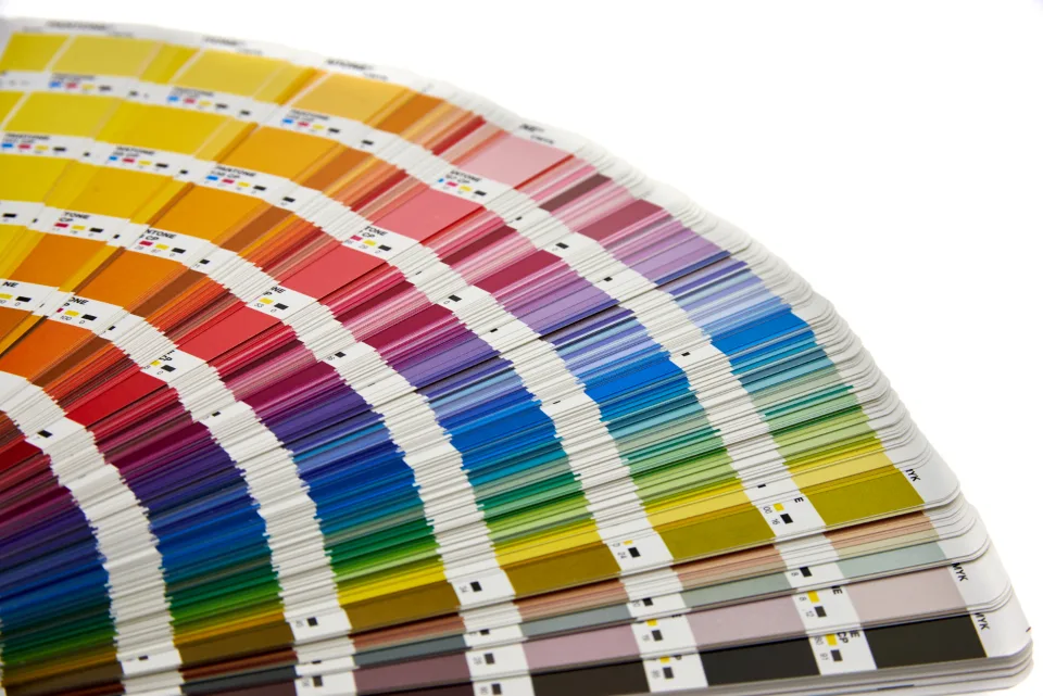 Drie kleuren op je eigen muur, voordat je kiest